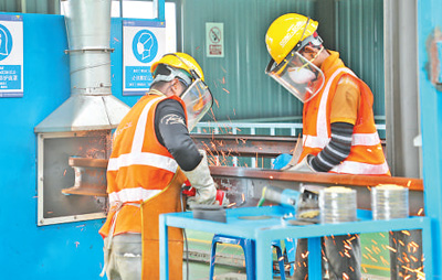 中企承建的馬東鐵項目創造就業機會超過1.8萬個，合作的當地企業超過1900家——為促進馬來西亞東西海岸互聯互通貢獻力量（共建“一帶一路”第一現場）