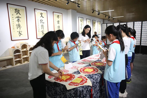 1、長沙市雨花區(qū)校園清廉家風館開館。受訪單位供圖