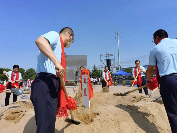 作為今年荷花節“開場秀”，理士新能源智造園區項目正式開工。人民網 馬曉波攝