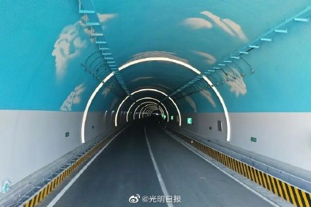 西藏拉薩柳梧新區忠材山隧道已單向通車