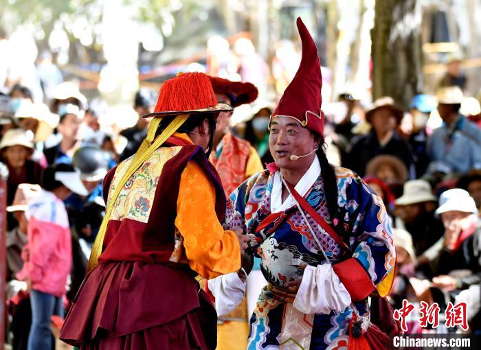 藏戲《諾桑王子》在西藏扎什倫布寺上演